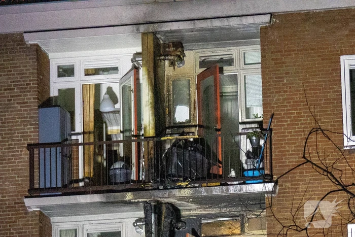 Grote brand op balkon van flat