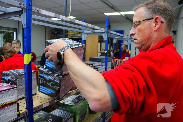 Drukte bij verkoop vuurwerk op oudjaarsdag