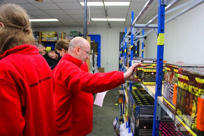 Drukte bij verkoop vuurwerk op oudjaarsdag