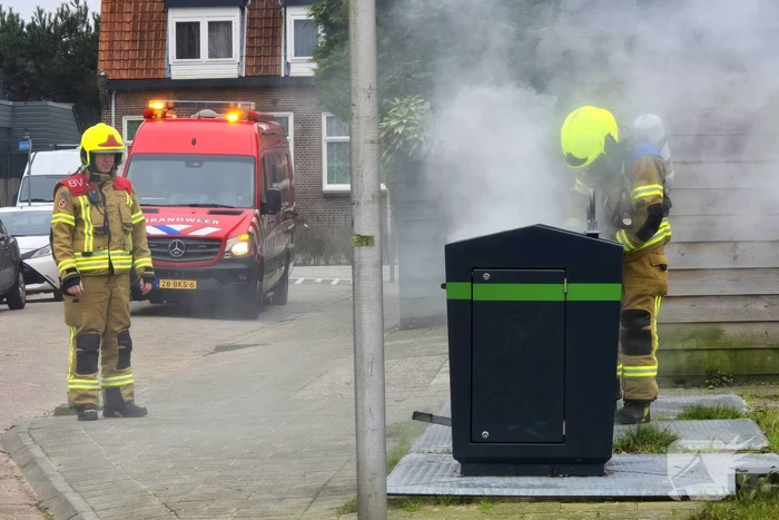 Veel rook bij brand in ondergrondse container