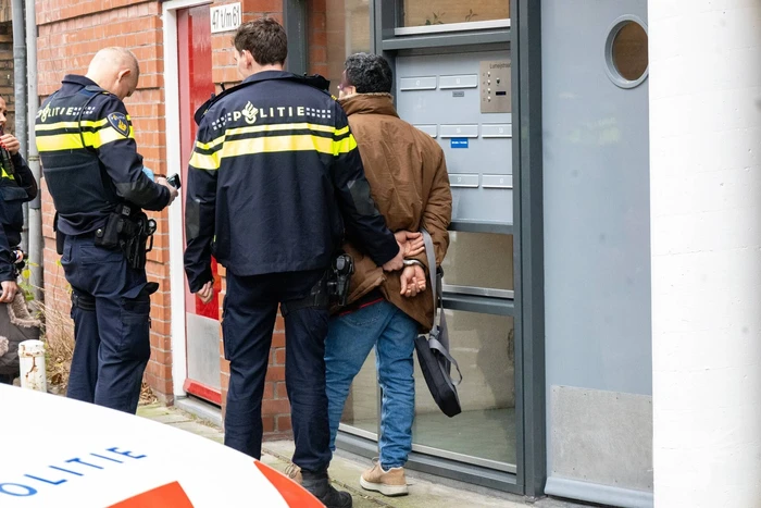 Politie groots ingezet voor melding steekpartij
