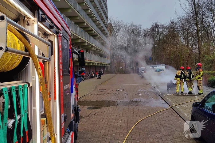 Brand in container in container ruimte van flatgebouw