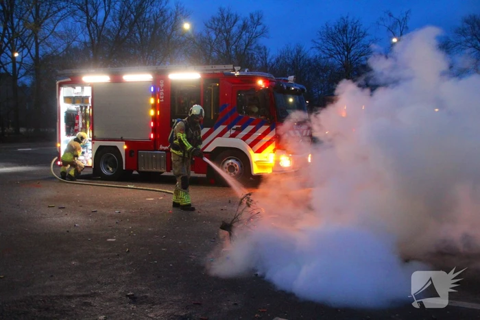 Afvalbrand op parkeerterrein snel geblust