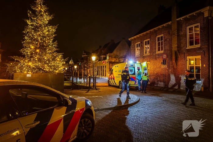Persoon ernstig gewond op straat
