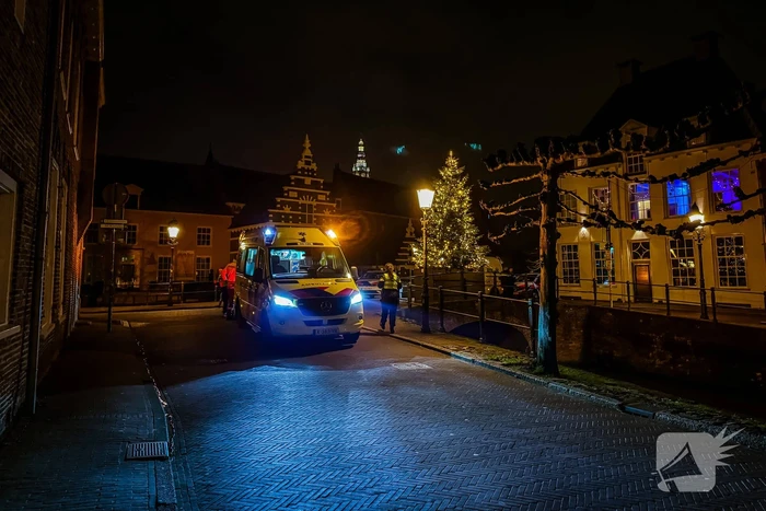 Persoon ernstig gewond op straat