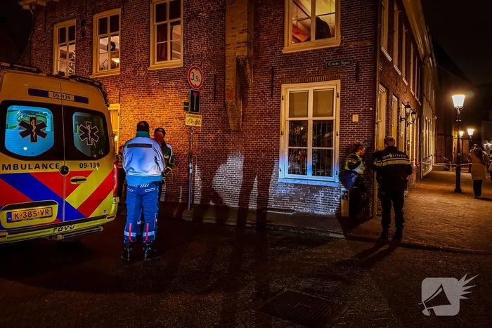 Persoon ernstig gewond op straat
