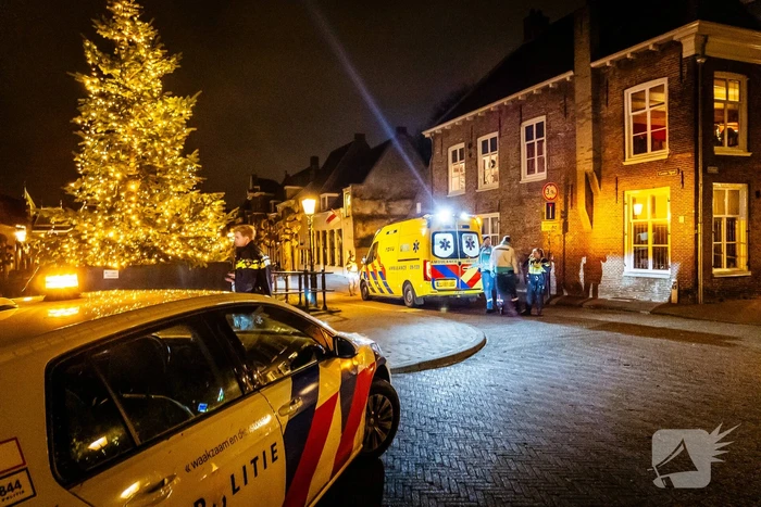 Persoon ernstig gewond op straat