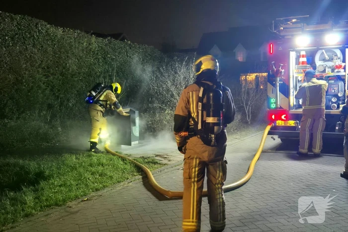 Veel rookontwikkeling bij brand in ondergrondse container