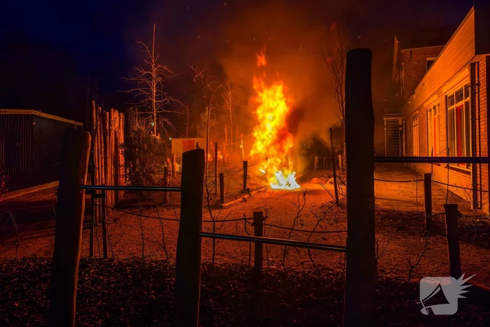 Speeltoestel volledig verwoest door brand