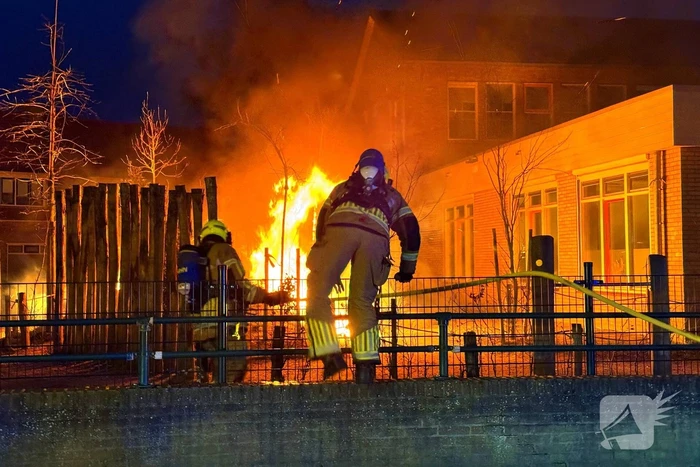 Speeltoestel volledig verwoest door brand