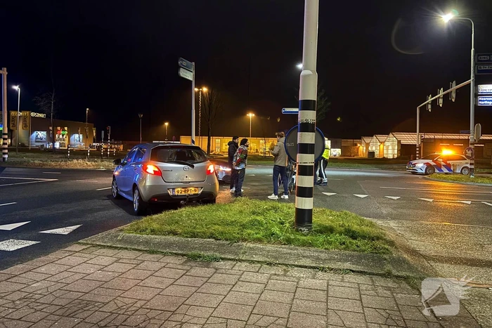 Veel schade bij aanrijding tussen twee voertuigen op kruising