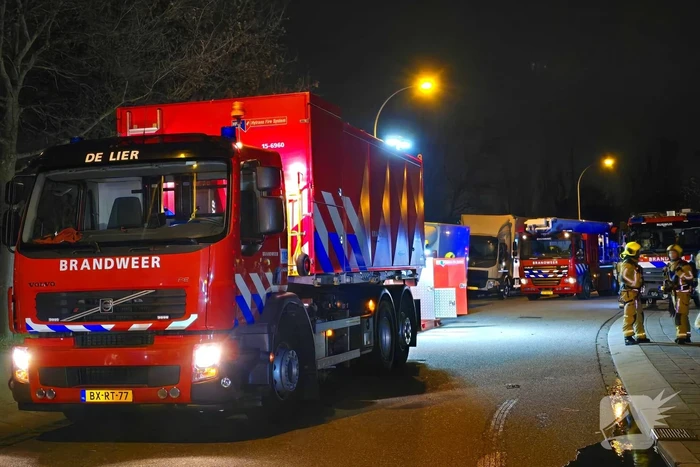Forse rookwolken bij uitslaande kantoorbrand