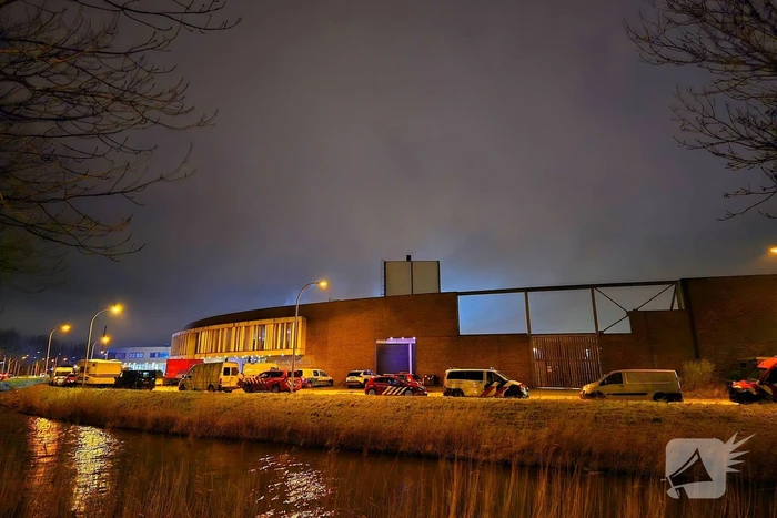 Forse rookwolken bij uitslaande kantoorbrand