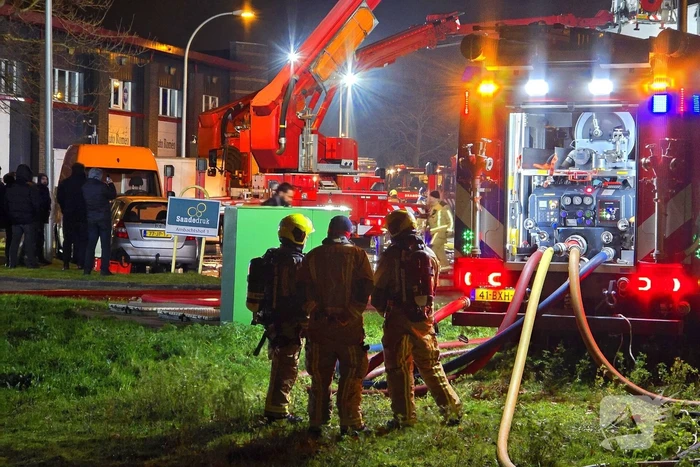 Forse rookwolken bij uitslaande kantoorbrand