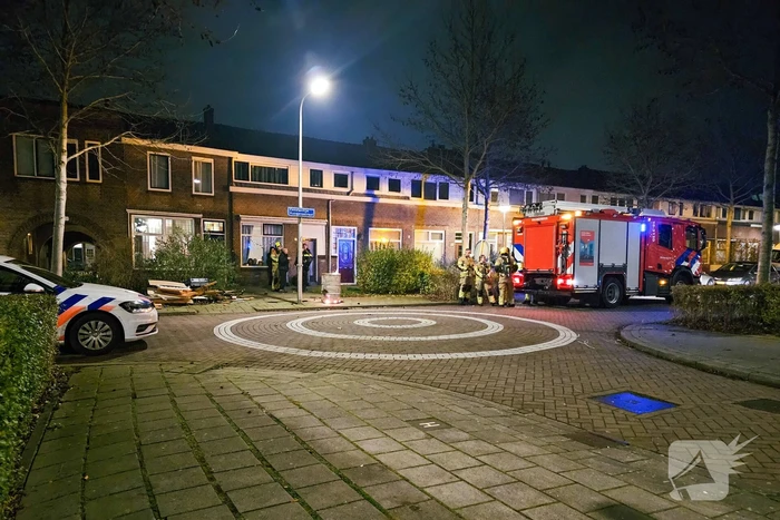 Aanhouding en woning doorzocht nadat persoon vuurwerk in vuurton gooit