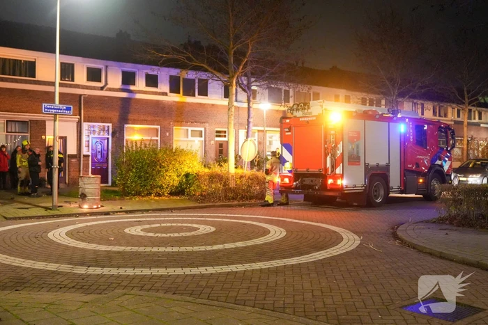 Aanhouding en woning doorzocht nadat persoon vuurwerk in vuurton gooit