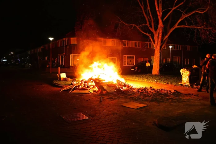 Twee afvalbranden achter elkaar door brandweer geblust