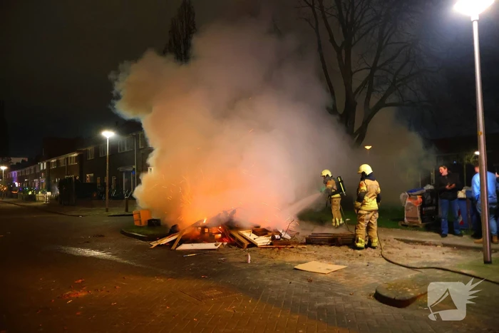 Twee afvalbranden achter elkaar door brandweer geblust