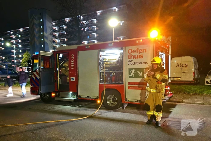 Brandweer blust brand bij speeltoestsel
