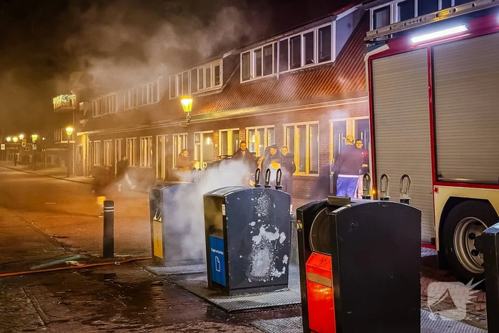 Brandweer laat ondergrondse container vollopen