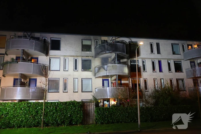 Balkons zwartgeblakerd na brand in appartement