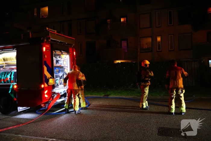 Balkons zwartgeblakerd na brand in appartement