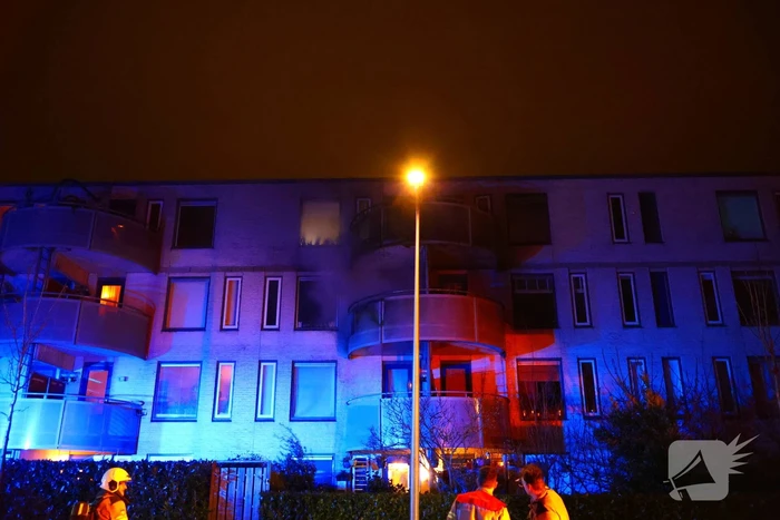 Balkons zwartgeblakerd na brand in appartement