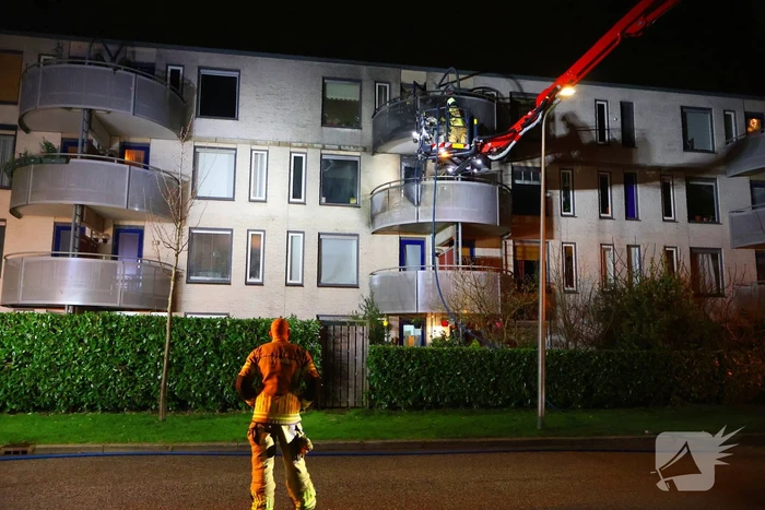 Balkons zwartgeblakerd na brand in appartement