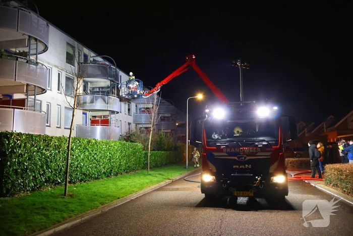 Balkons zwartgeblakerd na brand in appartement