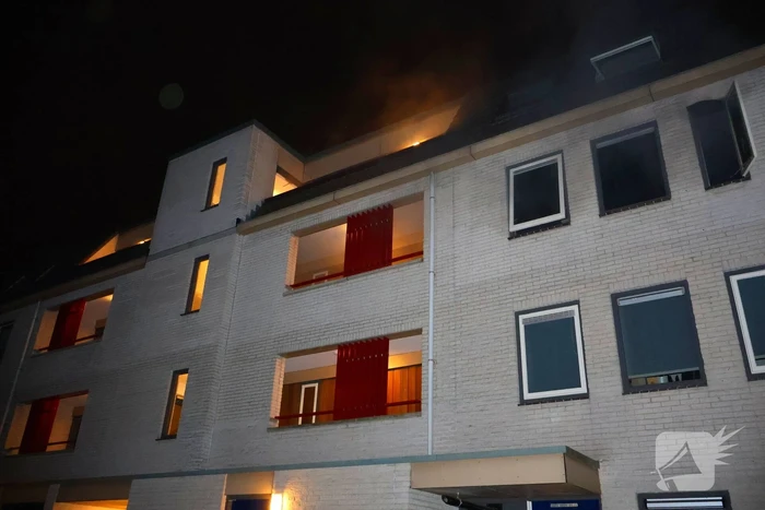 Balkons zwartgeblakerd na brand in appartement