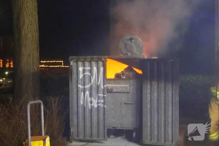 Afgesloten container in brand