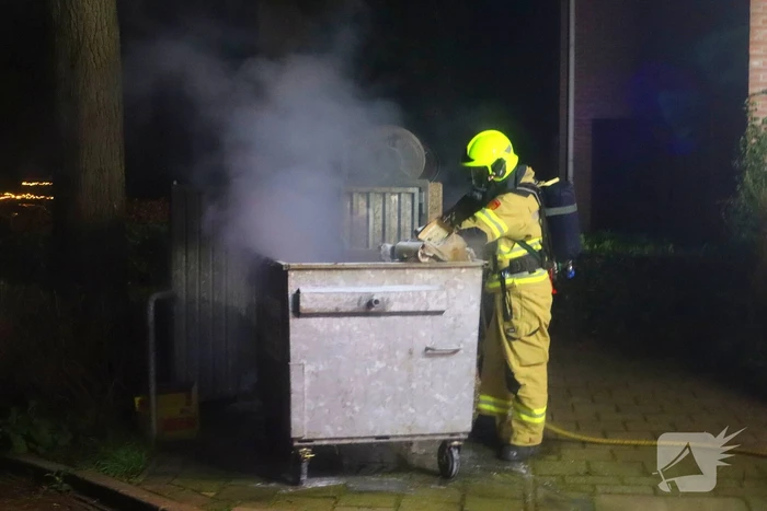 Afgesloten container in brand