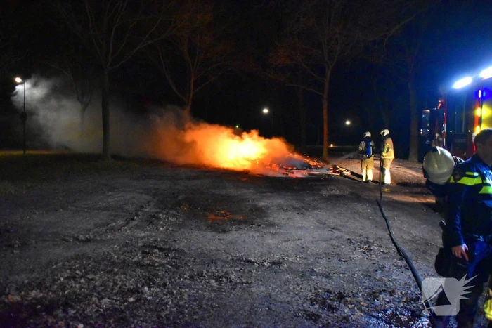 Caravan tot grond toe afgebrand