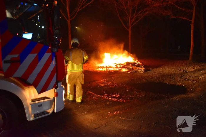 Caravan tot grond toe afgebrand