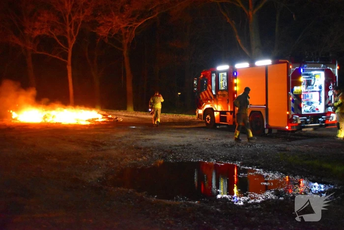 Caravan tot grond toe afgebrand