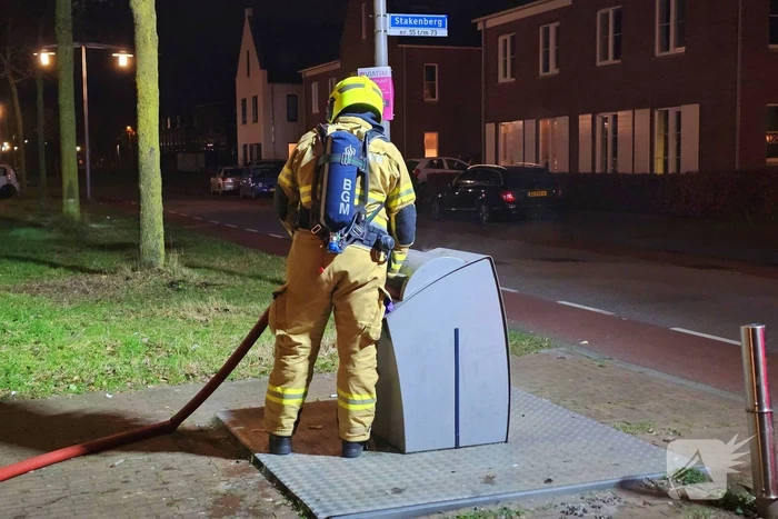 Ondergrondse papiercontainer vat vlam