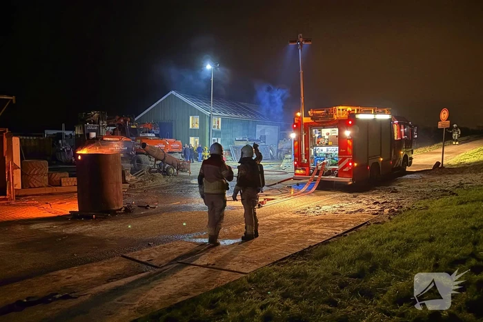 Vuur uit ton slaat over naar schuur