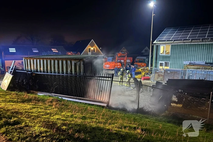 Vuur uit ton slaat over naar schuur