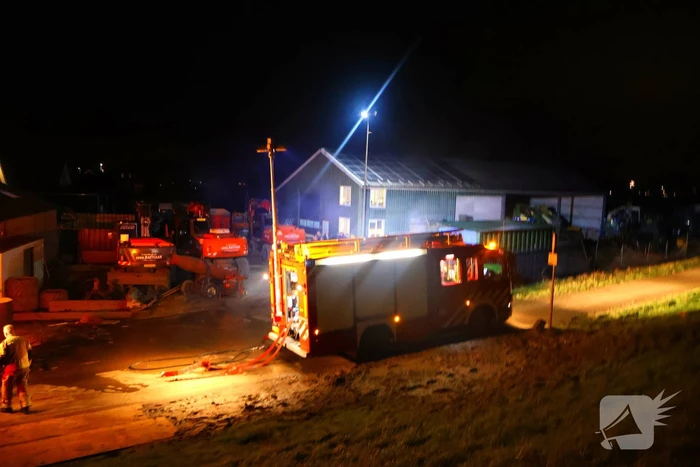 Vuur uit ton slaat over naar schuur