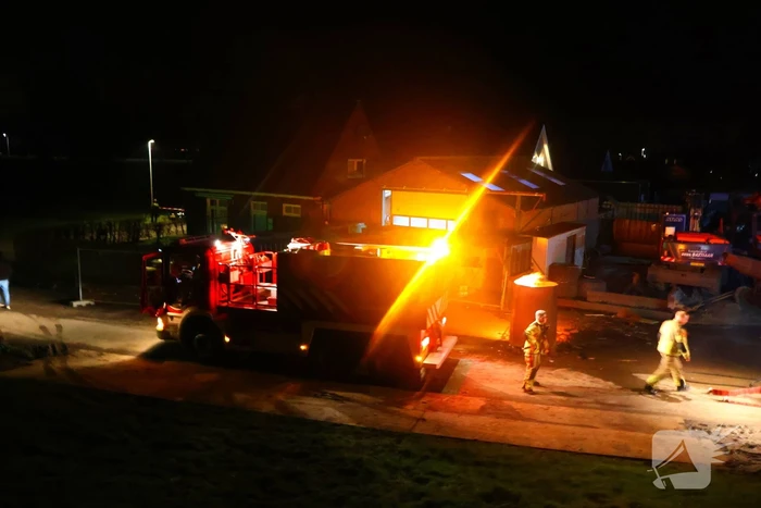 Vuur uit ton slaat over naar schuur