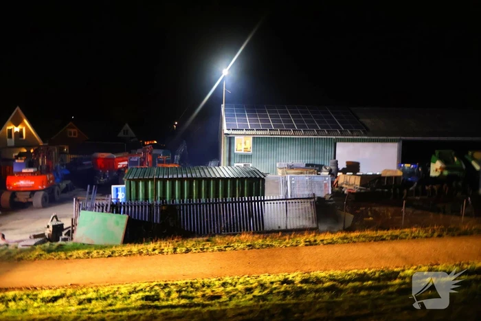 Vuur uit ton slaat over naar schuur
