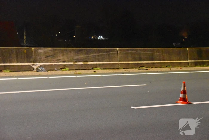 Auto slaat over de kop op snelweg