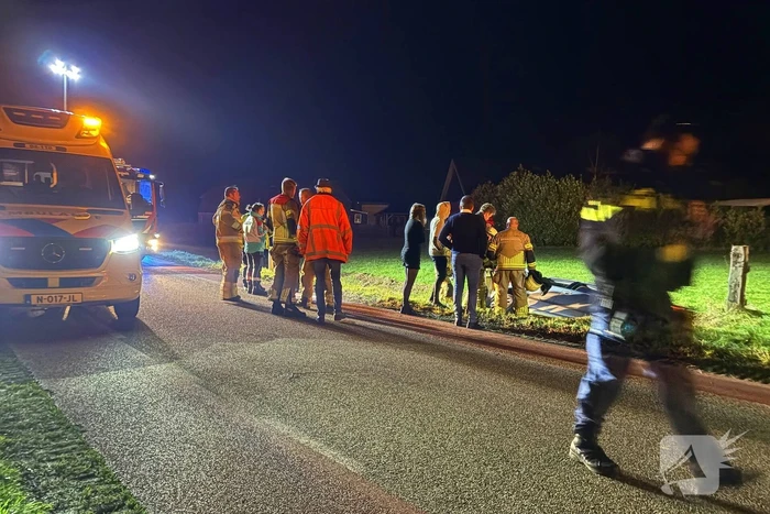 Auto vliegt uit de bocht en belandt in greppel