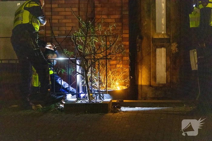 Onderzoek naar brandend object bij woning
