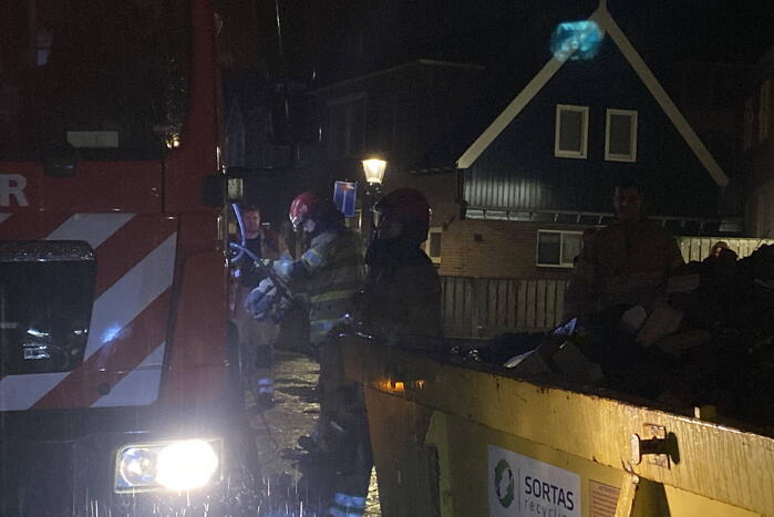 Brand in bouwcontainer snel onder controle