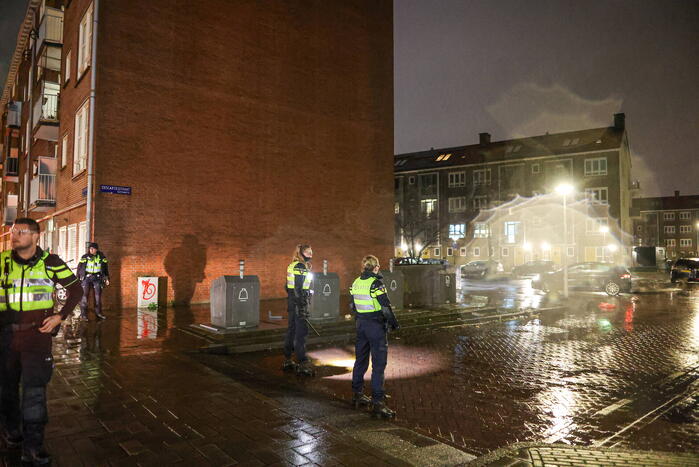 Vuurwerk naar mobiele eenheid gegooid