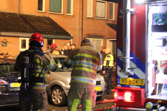 Schuur en overkapping verwoest door brand