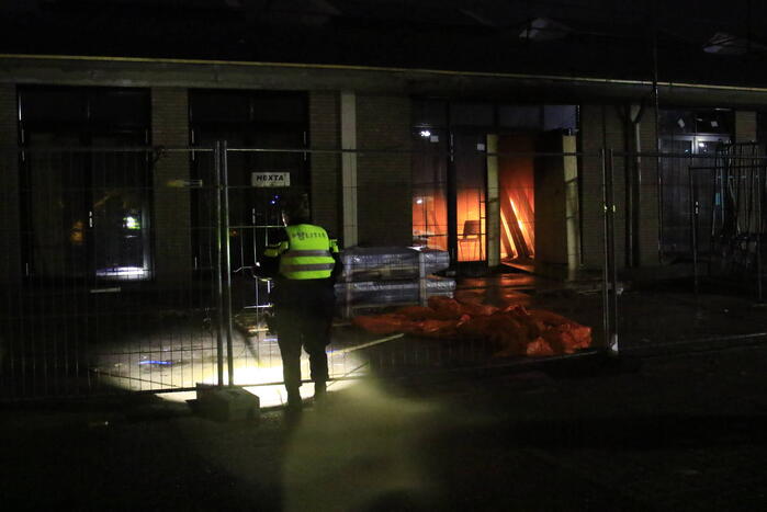 Brand in studio's in aanbouw