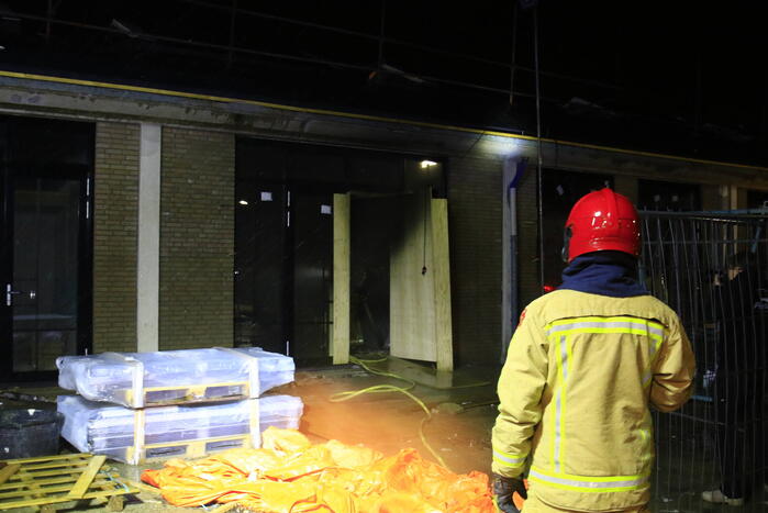 Brand in studio's in aanbouw