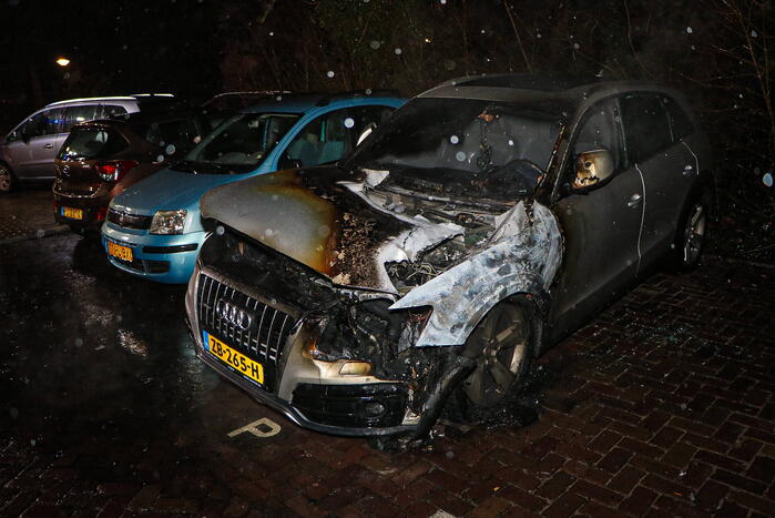 Auto verwoest door brand